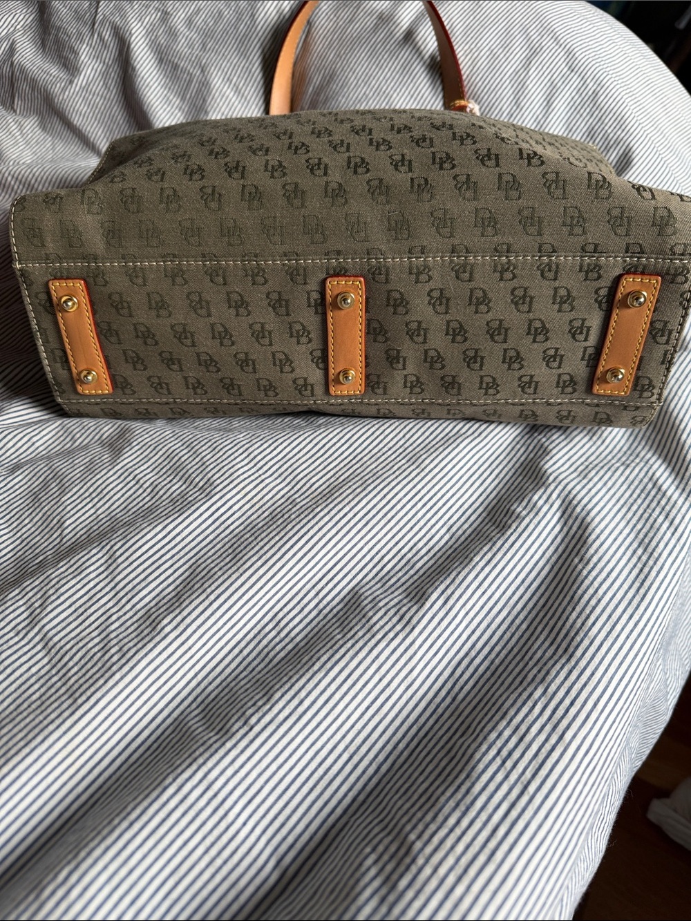 Dooney & Bourke Tote Bag Signature Gray Shoulder Bag w Blue Hang Tag NWOT - Picture 4 of 8